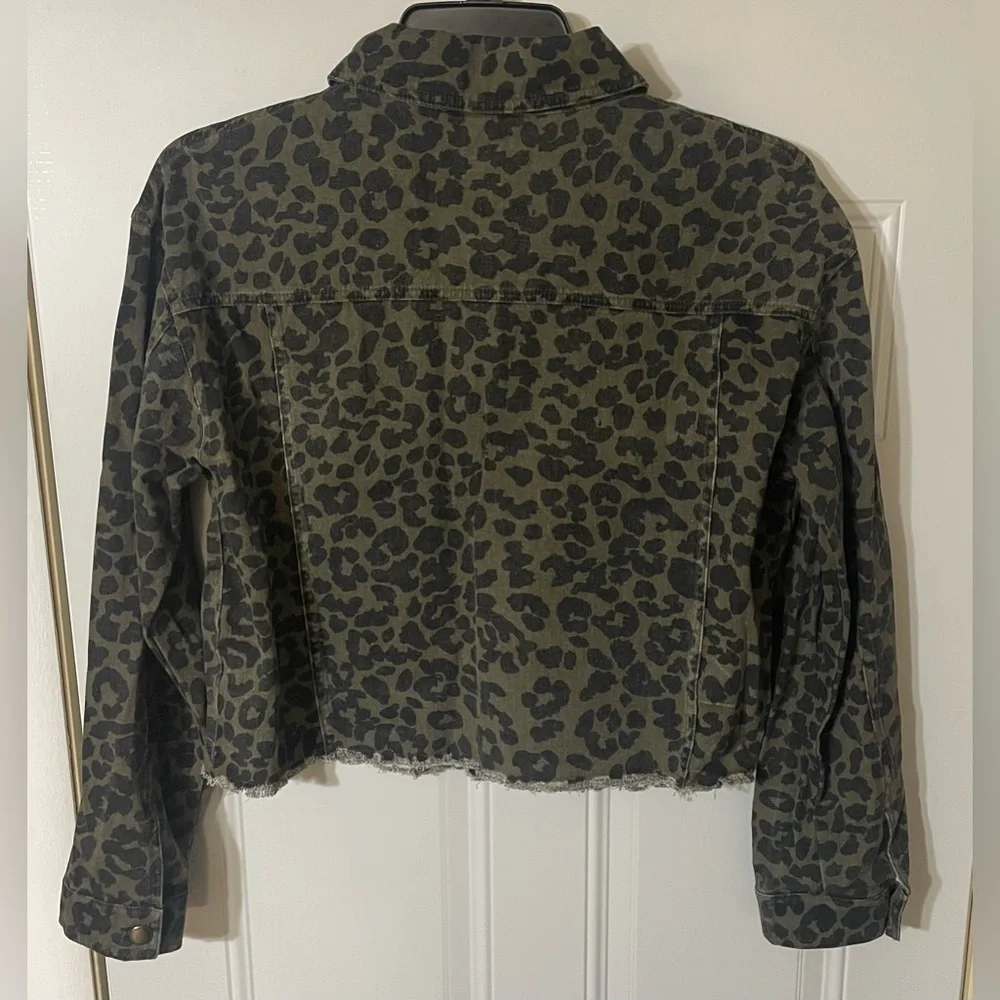 Andree by Unit Green Raw Hem Denim Jacket Green Leopard Print Button Size Large - Picture 6 of 6